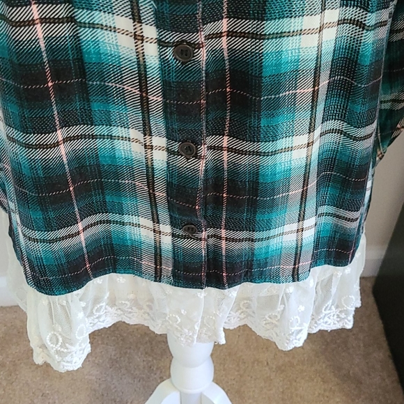 🌻(GAVE AS FREE GIFT) 🌻New Directions Top - Picture 4 of 5